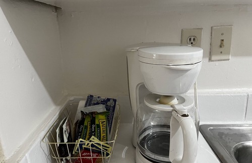 Dixieland Apartment | 2 Bedroom Near Florida Southern