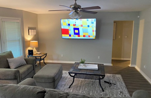Pine Bluff House | 2-Bedroom Near Hospital and Casino