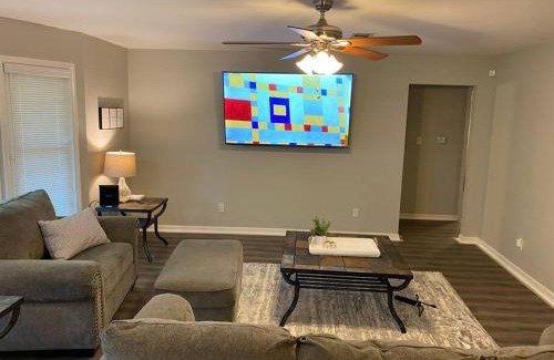 Pine Bluff House | 2-Bedroom Near Hospital and Casino