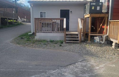 Delbarton House | 2 bedroom newly renovated house is Delbarton, WV. Sleeps 6