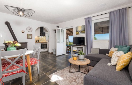 Vratarusa House | 2 bedroom nice home in Senj