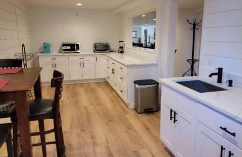 West End Apartment | 2 bedroom North Tacoma Beauty