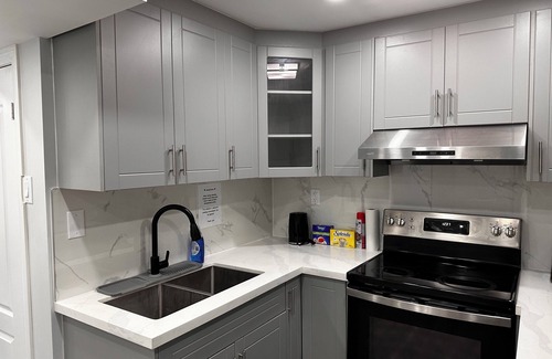 Churchill Meadows Apartment | 2 Bedroom Oasis: Inviting Comfort in Mississauga