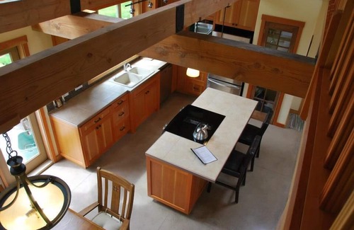 Discovery Islands Cabin | 2 Bedroom Ocean View Cottage Quadra Island