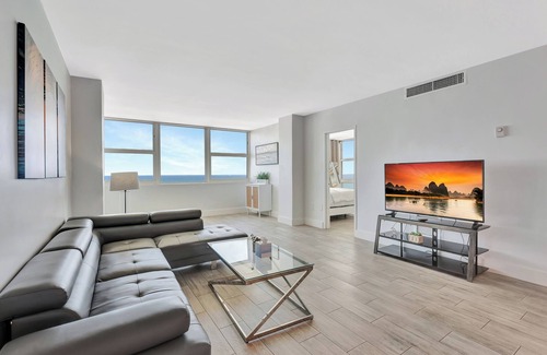 Bermuda Riviera Apartment | 2-Bedroom Ocean Front Direct