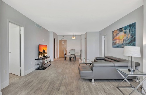 Bermuda Riviera Apartment | 2-Bedroom Ocean Front Direct