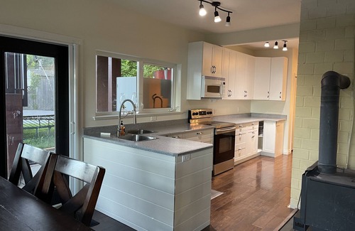 Sooke House | 2 bedroom Oceanfront - Billing spit