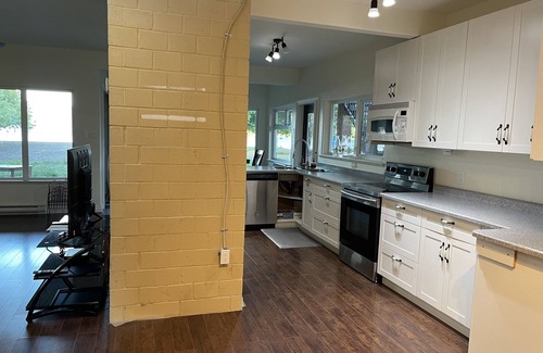 Sooke House | 2 bedroom Oceanfront - Billing spit
