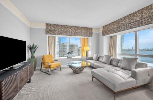 Brickell Apartment | 2 Bedroom OR King Studio Suites Four Seasons Hotel Miami Free Wi-Fi & Free Parking