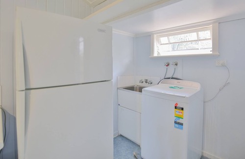 Bundaberg West Apartment | 2 Bedroom Park View King Bed QLD'r Style Unit