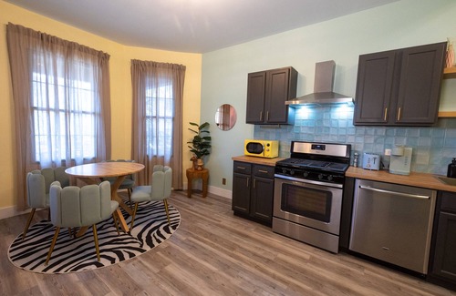 Rogers Park Apartment | 2 bedroom Pastel Loft 1 mi from Lake Michigan!