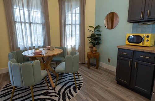 Rogers Park Apartment | 2 bedroom Pastel Loft 1 mi from Lake Michigan!