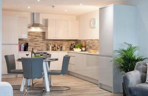 Central Milton Keynes Apartment | 2 bedroom Penthouse - Sleeps up to 6 with double beds and double sofa bed