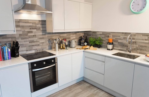 Central Milton Keynes Apartment | 2 bedroom Penthouse - Sleeps up to 6 with double beds and double sofa bed