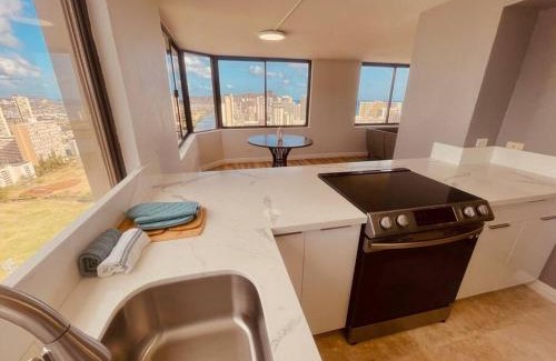 Waikiki Apartment | 2 bedroom Penthouse new upgrade OceanView (PH503)