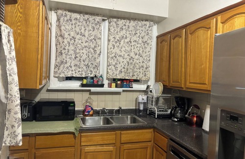 Olney-Oak Lane Apartment | 2 bedroom, Pet friendly near Einstein Hospital