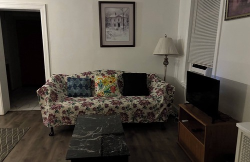 Olney-Oak Lane Apartment | 2 bedroom, Pet friendly near Einstein Hospital