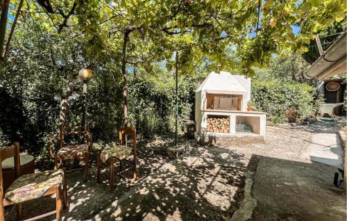 Acqua Loreto House | 2 Bedroom Pet Friendly Home In Todi
