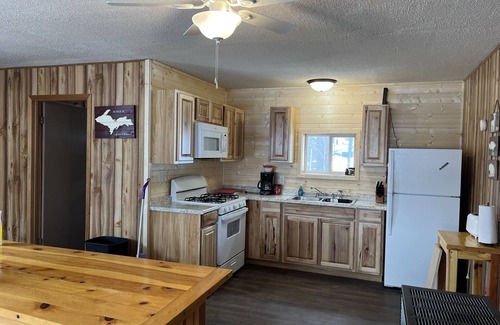 Au Train Cabin | 2 bedroom pet friendly cabin on beautiful lakefront property