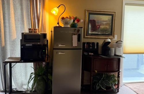 Graham House | 2 Bedroom Private 1500ft Hot Tub Sauna Gym