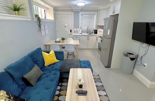 Sunset House | 2-bedroom Private Suite in Sunset Area