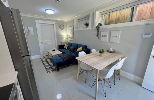 Sunset House | 2-bedroom Private Suite in Sunset Area