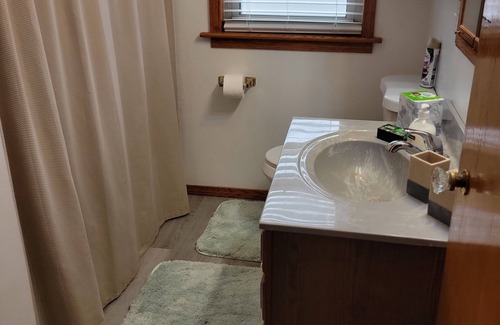 Jasper House | 2 Bedroom Pure Stone Delight! Close to historic downtown Jasper