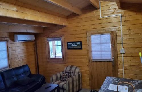 Seguin House | 2 Bedroom Retreat Cottage On Muskoka Shores