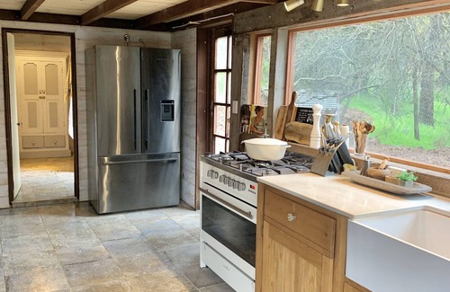 Bridgetown Cottage | 2 bedroom Riverside cute character Cottage In Bridgetown that sleeps 6