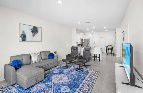 St. Augustine House | 2-Bedroom Roommate Townhome