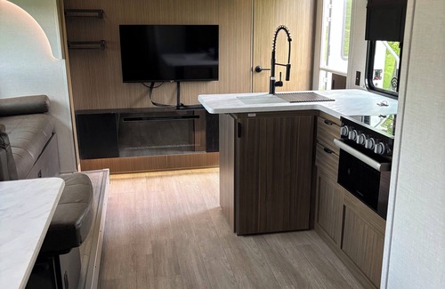 Dundee House | 2-bedroom RV in perfect Hartford with AC
