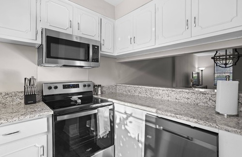 Forest Acres House | 2 Bedroom - Safe & Convenient
