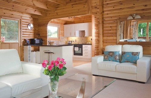 Winchester House | 2 Bedroom, Scandinavian Log Cabin, Winchester