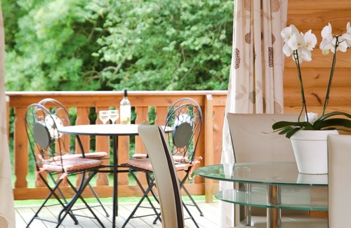 Winchester House | 2 Bedroom, Scandinavian Log Cabin, Winchester