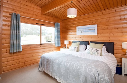 Winchester House | 2 Bedroom, Scandinavian Log Cabin, Winchester