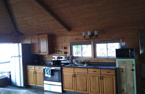 Brier Hill Cottage | 2 Bedroom seasonal Cottage/Camp on the St Lawrence River -sleeps 6.