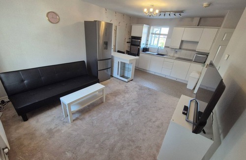 Bury St Edmunds House | 2 bedroom, self contained house with parking spaces, can cater up to 6 people