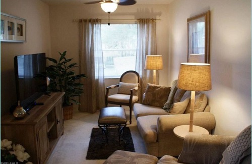 Palm River Estates Apartment | 2 Bedroom Single family 96836 by Houzlet