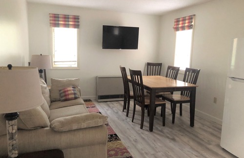 Waterville Valley Apartment | 2 Bedroom Sleeps 6, Walk to Town Sq. Pet Friendly Waterville Valley