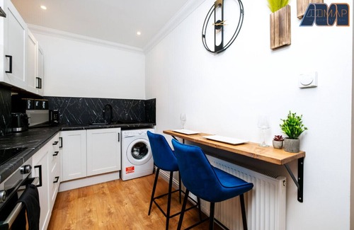 Montrose Apartment | 2-Bedroom – Sleeps 4 Montrose City Centre