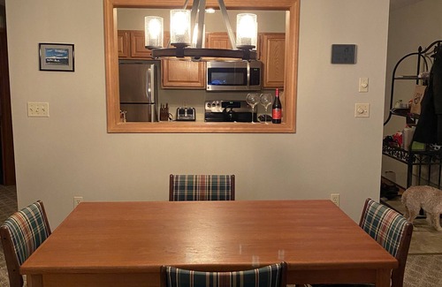 North Conway Condo | 2 bedroom (sleeps 6) cozy condo in the heart of North Conway, NH.