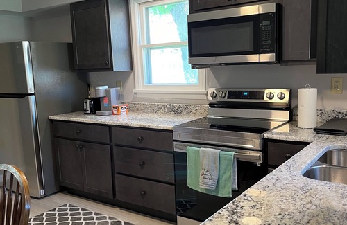 St. Louis House | 2 bedroom sleeps 6 in Affton with mobility ramp