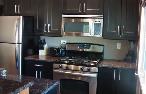 Delavan Lake House | 2 Bedroom Sleeps Up To 6 With Boat Slip MAX. 18' power trim only! Dogs Welcome!