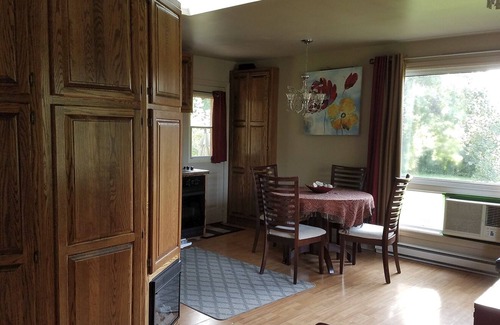 Bluewater Cottage | 2 bedroom small cottage 1 minute to beach OPTIONAL bunkie with queen bed