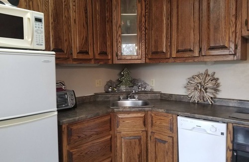 Bluewater Cottage | 2 bedroom small cottage 1 minute to beach OPTIONAL bunkie with queen bed