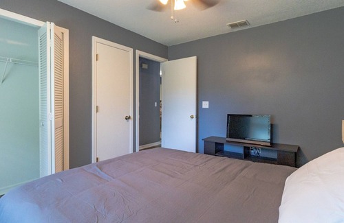 Lakeland House | 2 bedroom southside townhouse
