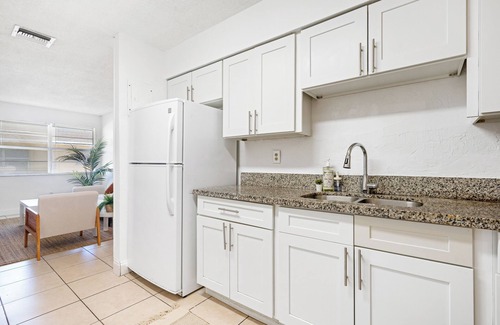 Hollywood Apartment | 2-Bedroom Spacious Home Centrally Located with Free Parking, By Hard Rock Casino