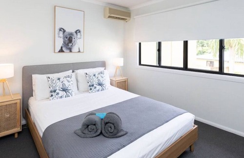 Cannonvale Apartment | 2 Bedroom split level town house with garden