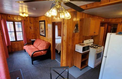 Ray House | 2 Bedroom Spruce Cabin In Voyageurs National Park