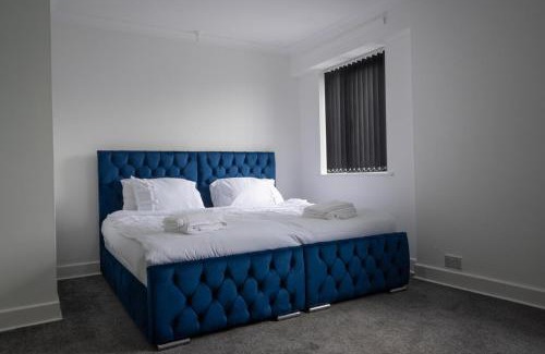 Stoke-on-Trent Apartment | 2-bedroom- Stoke-on-Trent-Sleeps 5-PetsOk